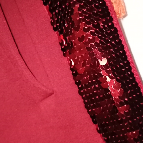 GUESS Beet Juice Red Sweat Suit - Picture 8 of 8